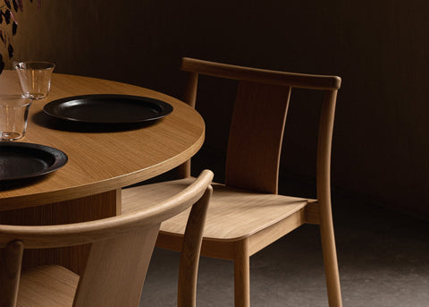 Androgyne dining table by Audo Copenhagen 