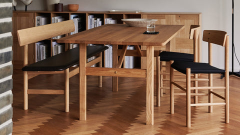 Mogensen 3171 Bench by Børge Mogensen for Fredericia in oak with black leather, styled at a dining table