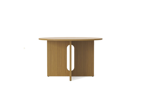 androgyn dining table circular designed by Danielle Siggerud in natural oak for audo copenhagen
