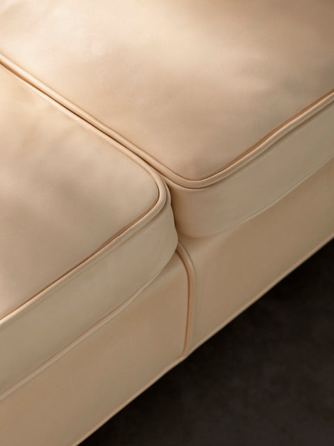 Close up of Borge Mogensen 2213 sofa seat cushions in natural leather by Fredericia