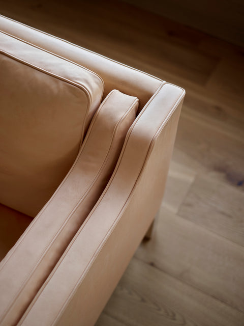 Arm and back cushion detail of Mogensen 2213 three seater in natural leather