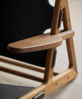 hunting chair arm rest detail in oak smoked and black saddle leather by borge mogensen for fredericia furniture