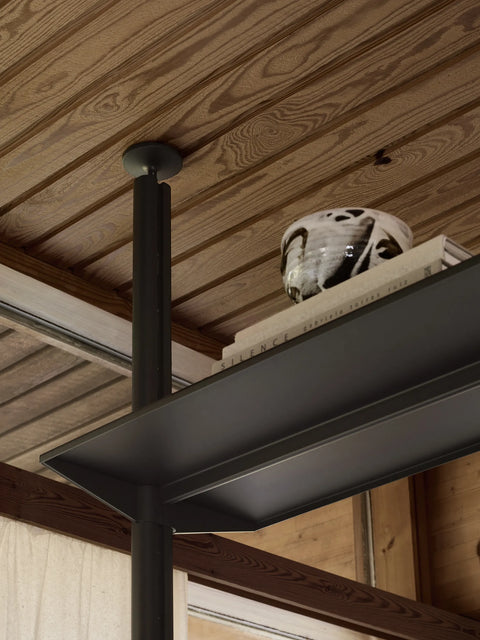 String Furniture Pira Leg in black grey below a steel shelf, adjustable shelving foot detail