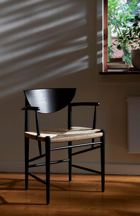 Drawn HM4 Chair in black lacquered oak by &Tradition, designed by Hvidt & Mølgaard – Danish Scandinavian armchair with woven paper cord seat in natural light