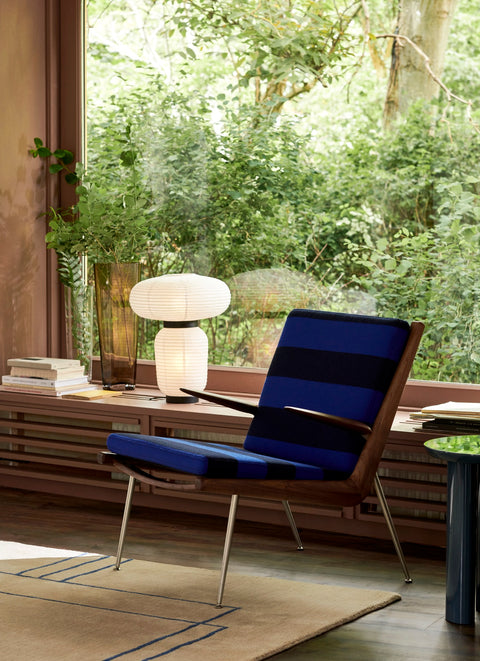&Tradition Boomerang HM2 Lounge Chair by Hvidt & Mølgaard with striped blue upholstery in modern interior