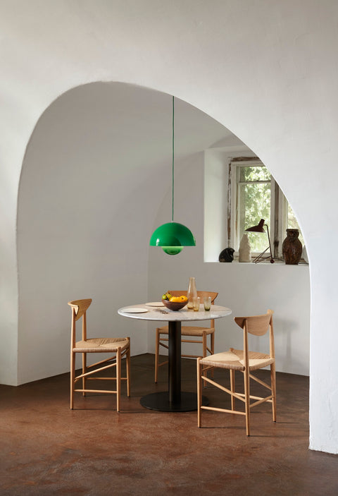 Scandinavian dining setup with Drawn HM3 Chairs by &Tradition around a round marble table, designed by Hvidt & Mølgaard – Danish modern interior