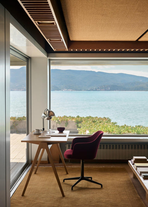 Daystak RD2 Table by &Tradition used as a workspace with Rely HW41 Chair and Flowerpot VP4 Table Lamp