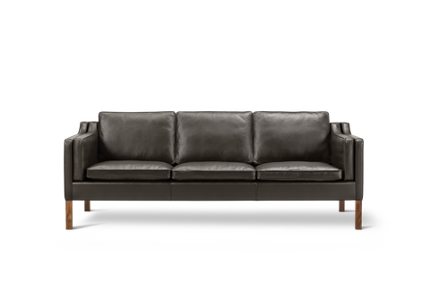 Borge Mogensen Scandinavian BM2213 Sofa in Premium Leather for Fredericia Furniture Front View