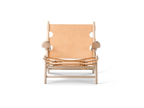 Hunting chair by borge mogensen for fredericia furniture finished in natural saddle leather and soap oak