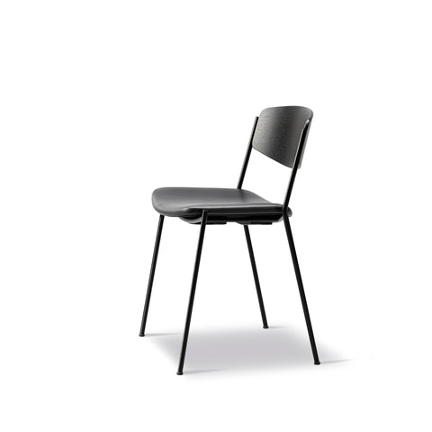 BM3081 Chair showing slim steel frame, contoured oak backrest, and padded black leather seat.