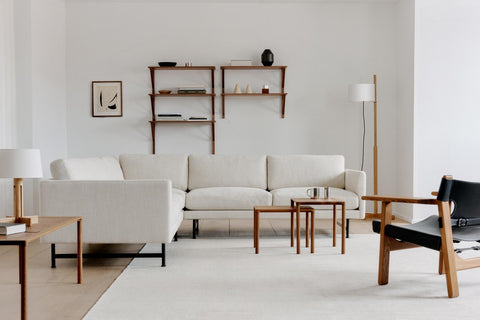 Model 6700 Piloti Table – sleek and low-profile accent table