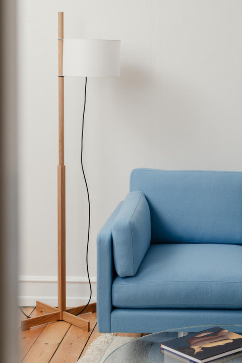 Fredericia EJ220 Sofa – compact two-seater in neutral tones