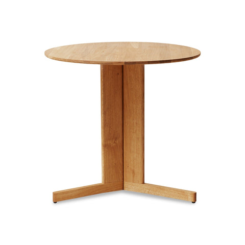 Form & Refine Trefoil Round Table Ø75, Oak, round oak dining table, three-quarter view on white background