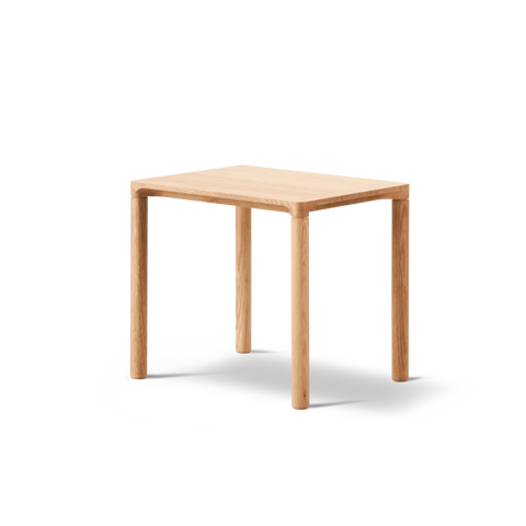 Compact Scandinavian coffee table – Piloti Small by Fredericia