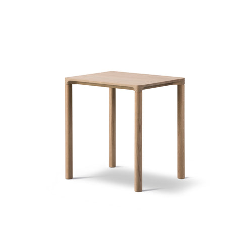 Small Piloti table by Fredericia – elegant side table for living rooms