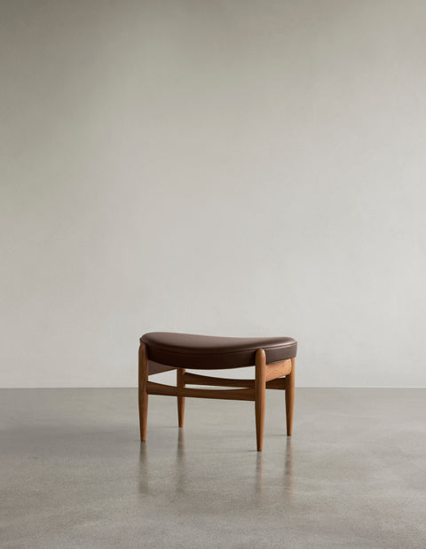 elizabeth mid century modern ottoman with natural oak base and dakar 0329 leather designed by ib kofod larsen for audo copenhagen