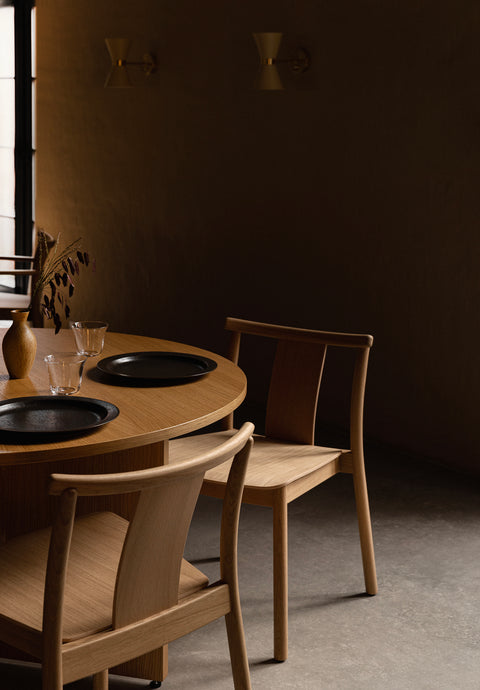 minimalist and scandinavian dining room featuring natural oak Merkur Dining Chair designed by Skogstad & Wærnes for audo copenhagen