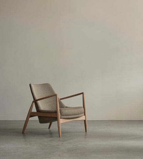 seal lounge chair in re wool 0218 upholstery and natural oak frame designed by ib Kofod-Larsen for audo copenhagen