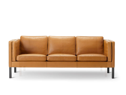 Mogensen 2333 Leather Sofa in Cognac by Fredericia, Designed by Borge Mogensen