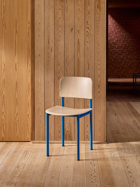 Scandinavian dining chair with blue metal frame and oak wood by fredericia