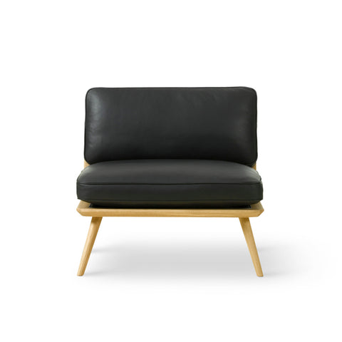 Spine Lounge Chair 1710 front view, black leather upholstery on natural oak base by Fredericia, designed by Space Copenhagen.