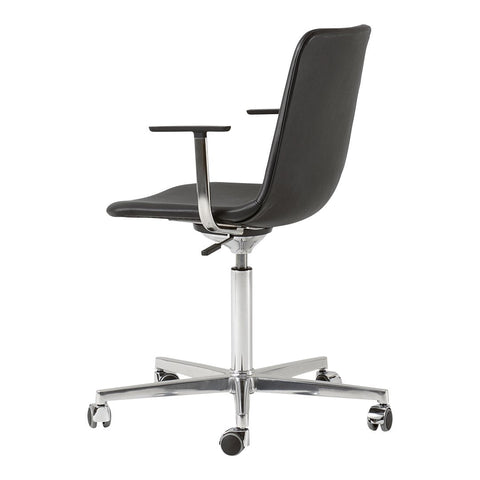 Scandinavian executive chair for home office – Pato by Fredericia