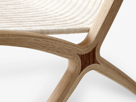 X HM10 Chair by &Tradition close up of laminated oak X joint showcasing craftsmanship by Hvidt and Mølgaard