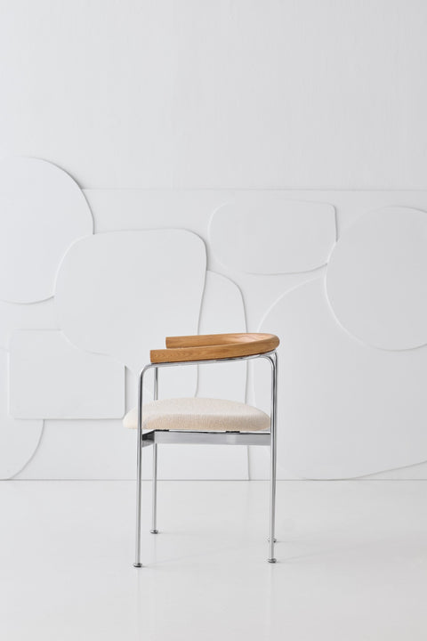 DK3 Baia Chair in Balmoral White 02 with an oak back and chrome frame, front view