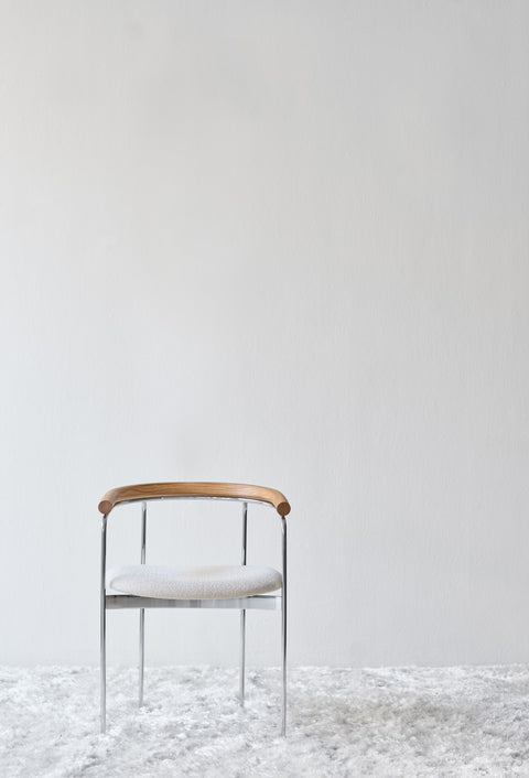DK3 Baia Chair in Balmoral White 02 with an oak back and chrome frame in a white room
