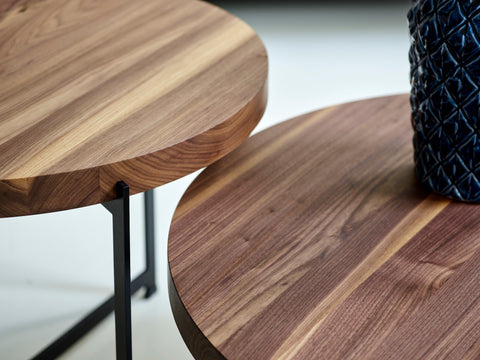 DK3 Plateau Coffee and Side Table in walnut, close view of the solid wood tops and black steel base