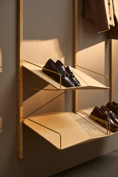 DK3 System Ultra magazine and shoe shelf in oiled oak with shoes