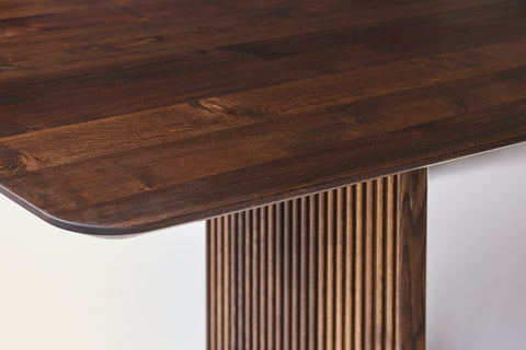 DK3 Ten Table Rectangular in smoked oak, close view of the table edge and fluted base