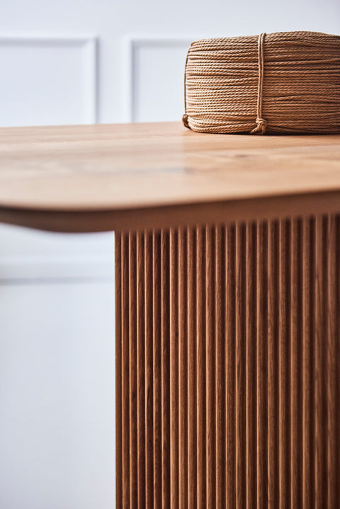 DK3 Ten Table Rectangular in oiled wild oak, close view of the rounded corner above the fluted base