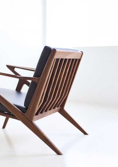 DK3 Z Chair in walnut with dark brown leather, close view of the Z-shaped frame