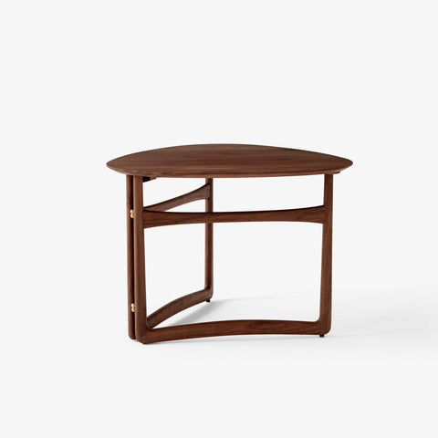 &Tradition HM5 Drop Leaf Table in oiled walnut – Danish modern design by Hvidt & Mølgaard, Scandinavian space-saving dining table