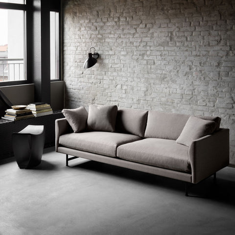 scandinavian calmo sofa by fredericia sofa in metal frame and beige fabric 