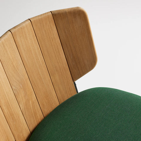 Low Fade Outdoor Lounge Chair by Blu Dot, curved FSC-certified teak backrest and Sunbrella Ivy cushion detail
