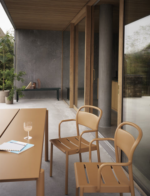 minimalist and modern outdoor dining table and chairs by muuto 