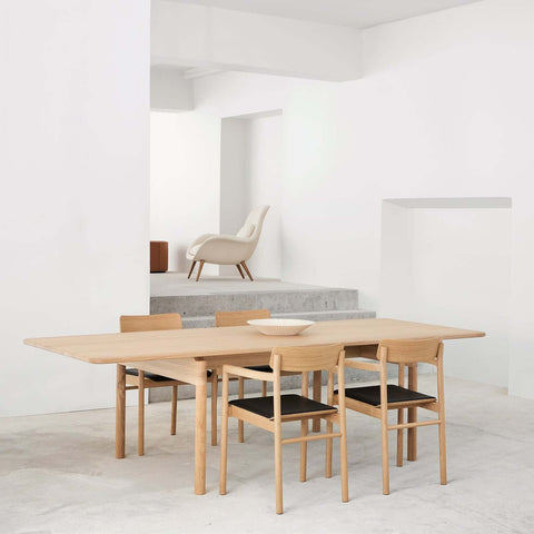 oak dining table and oak dining chairs designed by fredericia furniture