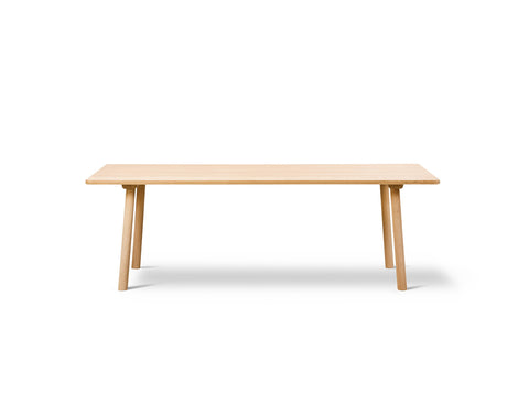 Taro Table by Fredericia in solid oak with natural wood grain detail