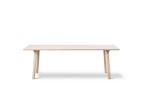 Close-up of Taro Table top showing premium quarter-sawn oak craftsmanship