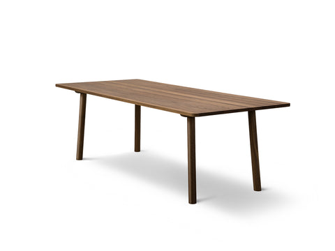 Taro dining table in oak by Fredericia Furniture 